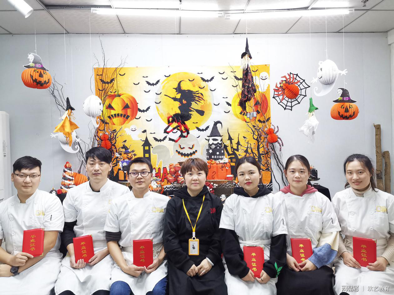 万圣节主题甜品台图片-重庆欧艺甜品培训学校
