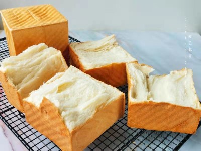 牛奶土司:土司跟面包的区别？